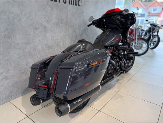 HARLEY-DAVIDSON FLHXSTSE CVO Street Glide ST, 0011405