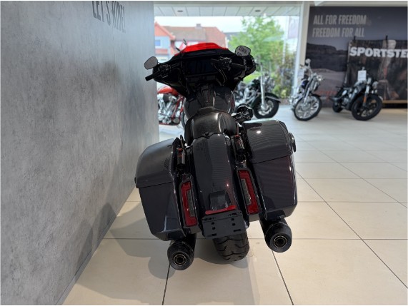 HARLEY-DAVIDSON FLHXSTSE CVO Street Glide ST, 0011405