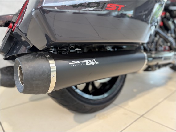 HARLEY-DAVIDSON FLHXSTSE CVO Street Glide ST, 0011405