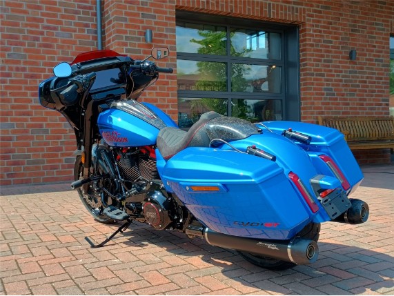 HARLEY-DAVIDSON FLHXSTSE CVO Street Glide ST, 0011500