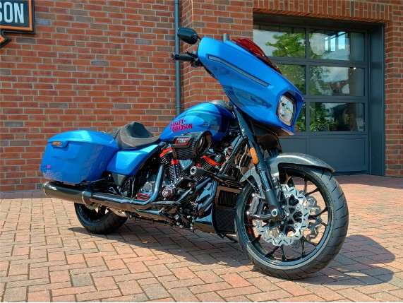 HARLEY-DAVIDSON FLHXSTSE CVO Street Glide ST, 0011500