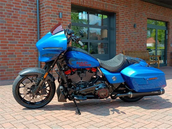 HARLEY-DAVIDSON FLHXSTSE CVO Street Glide ST, 0011500