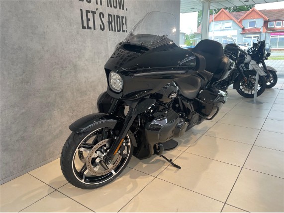 HARLEY DAVIDSON FLHXU Street Glide Ultra, 0010327