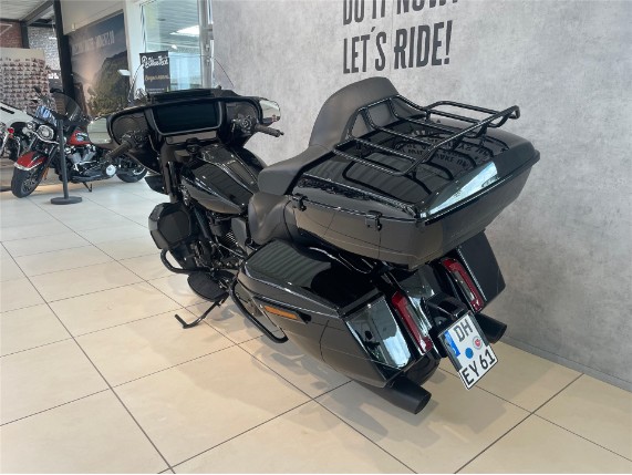 HARLEY DAVIDSON FLHXU Street Glide Ultra, 0010327