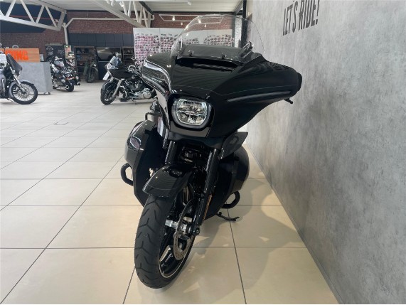 HARLEY DAVIDSON FLHXU Street Glide Ultra, 0010327