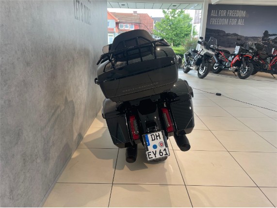 HARLEY DAVIDSON FLHXU Street Glide Ultra, 0010327