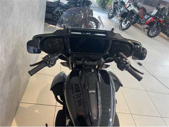 HARLEY DAVIDSON FLHXU Street Glide Ultra, 0010327