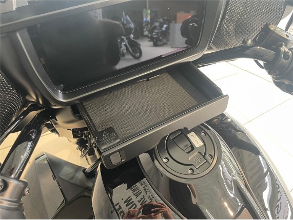 HARLEY DAVIDSON FLHXU Street Glide Ultra, 0010327