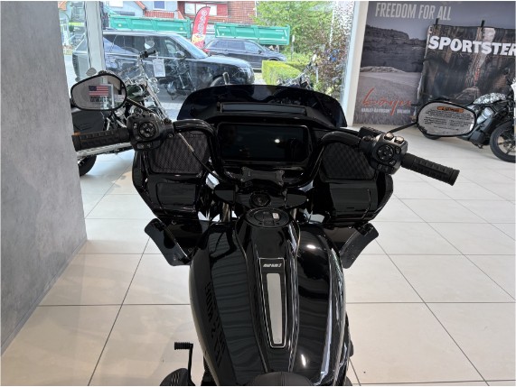 Harley-Davidson FLTRT Road Glide 3, 0011417