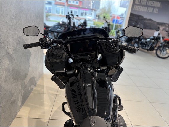 HARLEY-DAVIDSON FLTRX Road Glide, 0010877