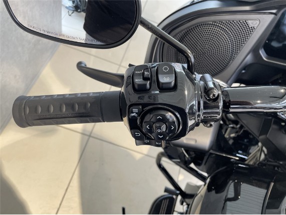 HARLEY-DAVIDSON FLTRX Road Glide, 0010878