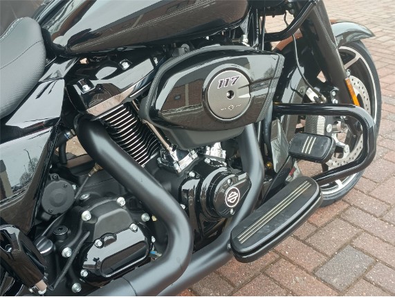HARLEY-DAVIDSON FLTRX Road Glide, 0011174