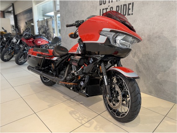 HARLEY-DAVIDSON FLTRXSE CVO Road Glide mit J&H, 0009866