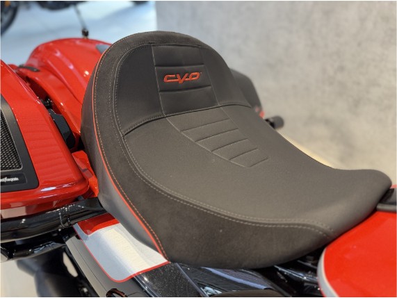 HARLEY-DAVIDSON FLTRXSE CVO Road Glide mit J&H, 0009866
