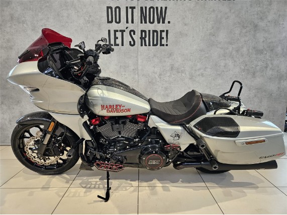 HARLEY-DAVIDSON FLTRXSTSE CVO Road Glide ST, 0010148