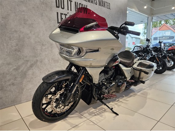 HARLEY-DAVIDSON FLTRXSTSE CVO Road Glide ST, 0010148