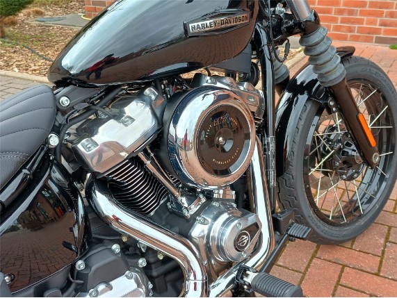 HARLEY-DAVIDSON FXBB Softail Street Bob 117, 0010333