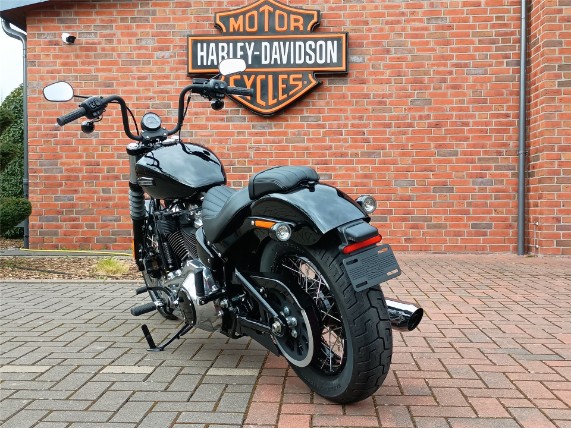 HARLEY-DAVIDSON FXBB Softail Street Bob 117, 0010333