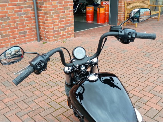 HARLEY-DAVIDSON FXBB Softail Street Bob 117, 0010333