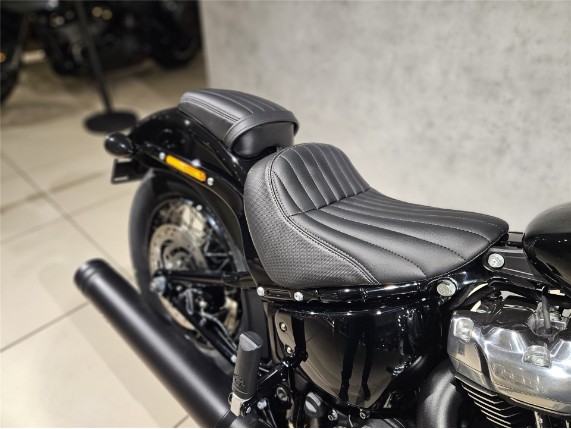 HARLEY-DAVIDSON FXBB Softail Street Bob 117, 0010833