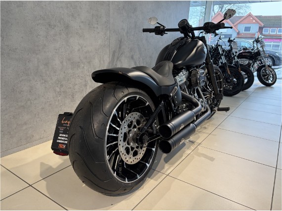 Harley-Davidson FXBR Softail Breakout 117, 0010496