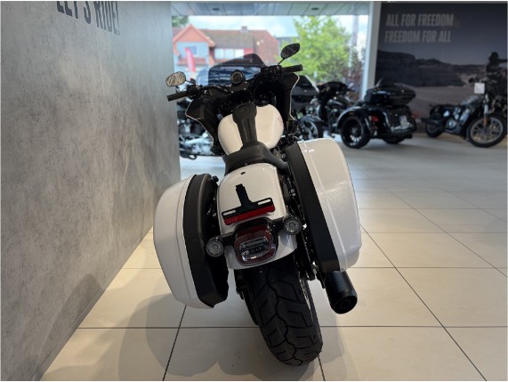 Harley-Davidson FXLRST Softail Low Rider ST, 0011581