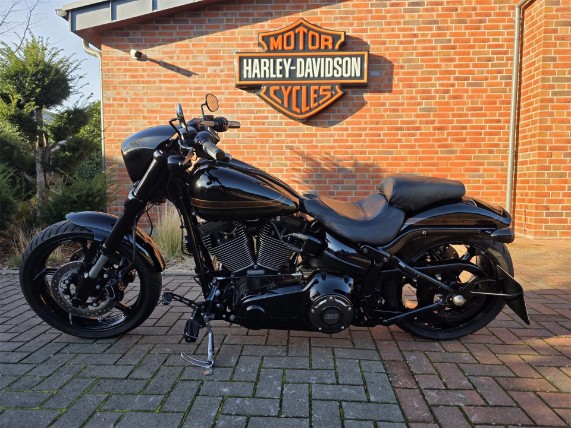 HARLEY-DAVIDSON FXSE CVO Pro Street Breakout, 0003536