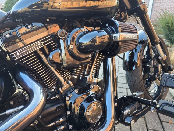 HARLEY-DAVIDSON FXSE CVO Pro Street Breakout, 0003536