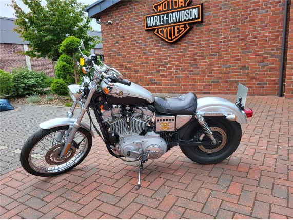 HARLEY-DAVIDSON Sportster 883 Custom, 1HD4CJM4X3K446773