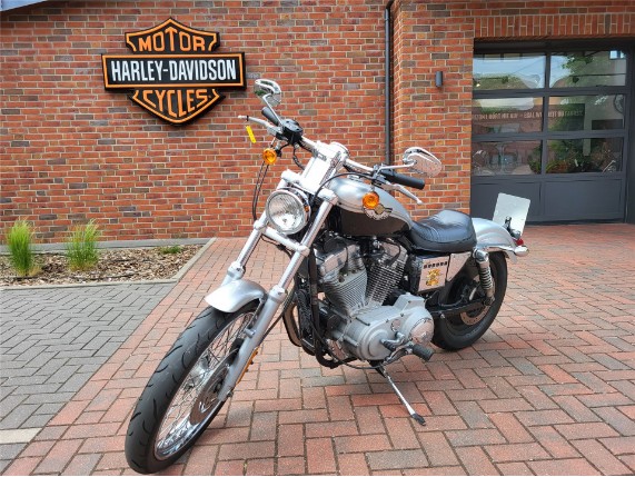 HARLEY-DAVIDSON Sportster 883 Custom, 1HD4CJM4X3K446773
