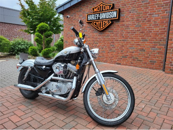 HARLEY-DAVIDSON Sportster 883 Custom, 1HD4CJM4X3K446773