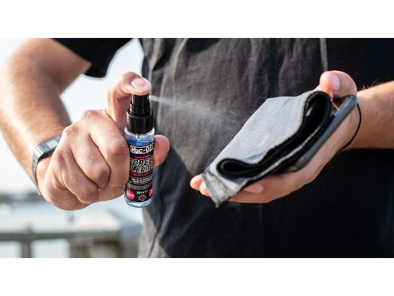 HIGHLIGHT_2_-211-Antibacterial-Device-_-Screen-Cleaner-32ml_950x_crop_center