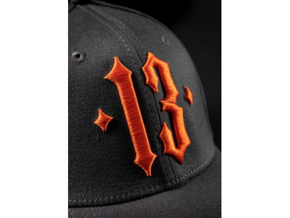 MM-E-3030-FC-GO_men-of-mayhem-flex-cap-mayhem-grau-orange-detail-1_d5bf89c9-e745-4322-99c0-ab6a4d5ea530
