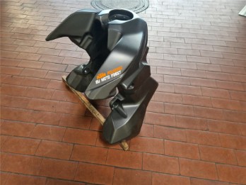 Kraftstaofftank 890 ADVENTURE 2022 mit Gebrauchsspuren