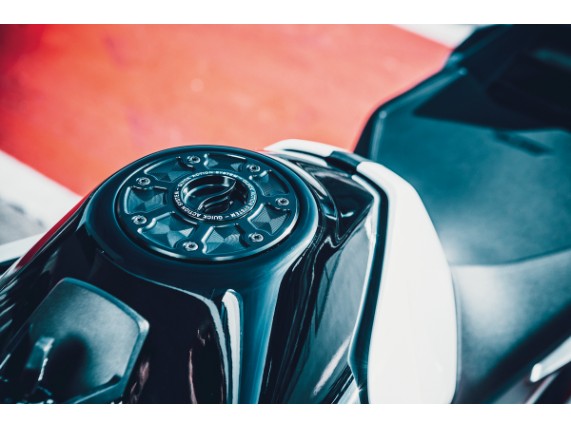 pho_pp_mon_93807908000_montiert__sall__awsg__v1