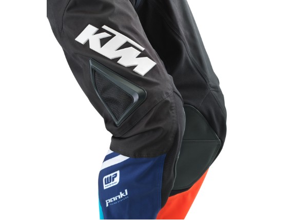 pho_pw_closeup_313603_3pw21000280x_gravity_fx_replica_pants_detail_1__sall__awsg__v1