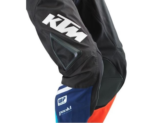 pho_pw_closeup_313603_3pw21000280x_gravity_fx_replica_pants_detail_1__sall__awsg__v1