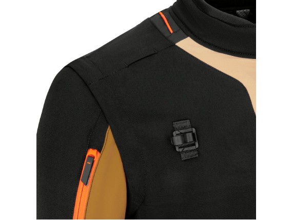 pho_pw_pers_vs_3pw25000700x_racetech_jacket_detail__sall__awsg__v3