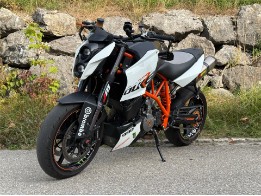 SUPER DUKE 990
