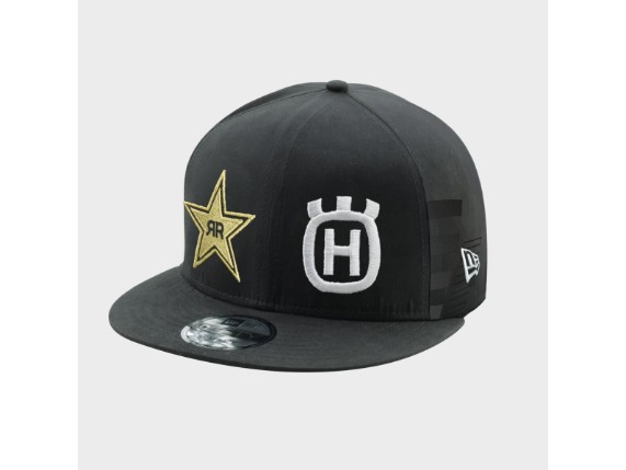 pho_hs_pers_vs_139678_3rs24003690x_replica_team_flat_cap_fertig_rockstar__sall__awsg__v1