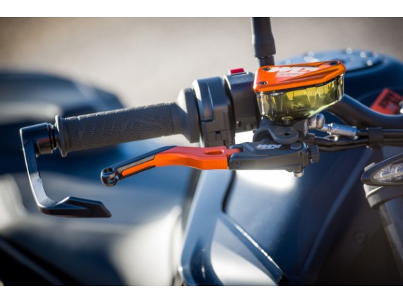 pho_pp_mon_64113902044_64113903000_61713931144c1a__detail__sall__awsg__v1