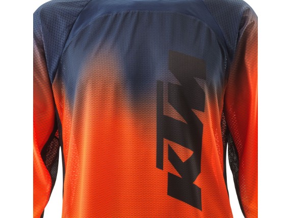 pho_pw_det_403124_3pw22000970x_gravity_fx_shirt_air_detail__sall__awsg__v1