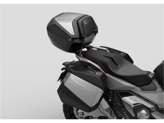 08HME-MKT-URSR_honda_XADV
