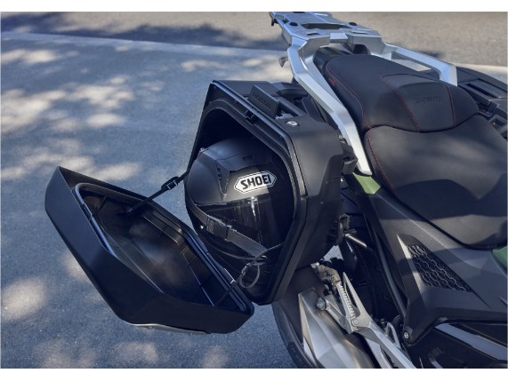 08L72-MLF-E80_Honda NC750X Seitenkoffer aufgeklappt