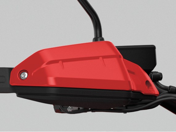 22YM_AFRICA_TWIN_L1_STUDIO_CLOSE-UP_modelS_profileshot_no73