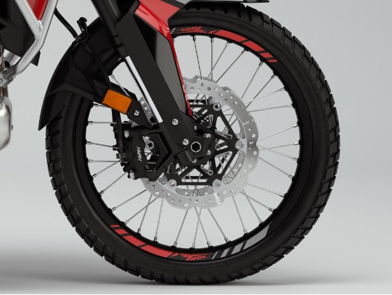 22YM_AFRICA_TWIN_L1_STUDIO_CLOSE-UP_modelS_profileshot_no83