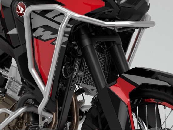 22YM_AFRICA_TWIN_L1_STUDIO_CLOSE-UP_modelS_profileshot_no84