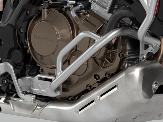 22YM_AFRICA_TWIN_L1_STUDIO_CLOSE-UP_modelS_profileshot_no86