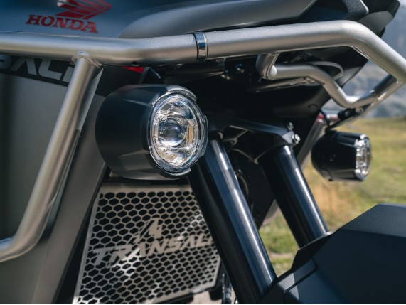 23YM_XL750_TRANSALP_ACC_FOG_LIGHTS_8942