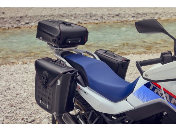 25YM_Transalp_White_Location_Detail_01_0017